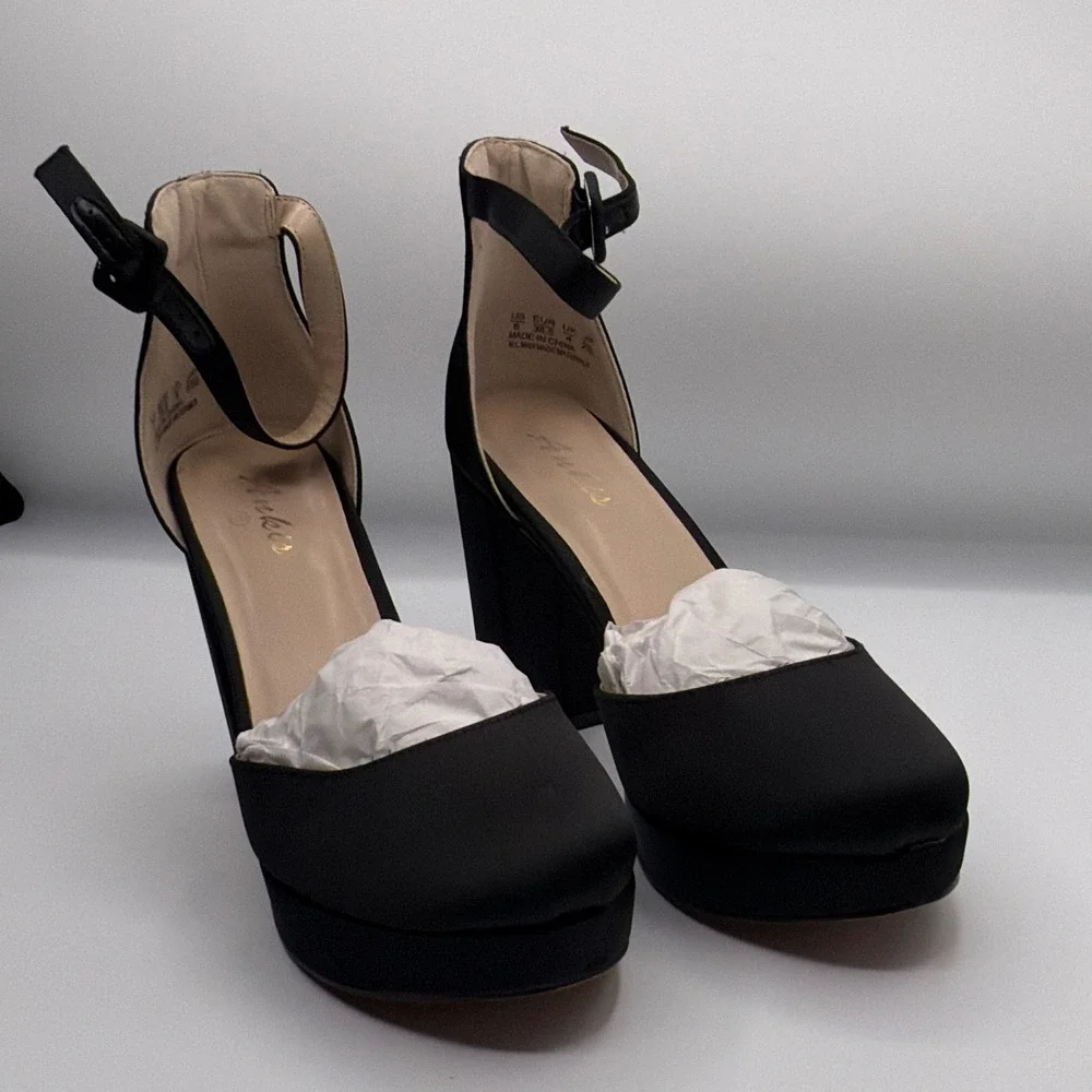 Aukis black satin